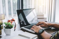 Emails schneller schreiben mit Typinator