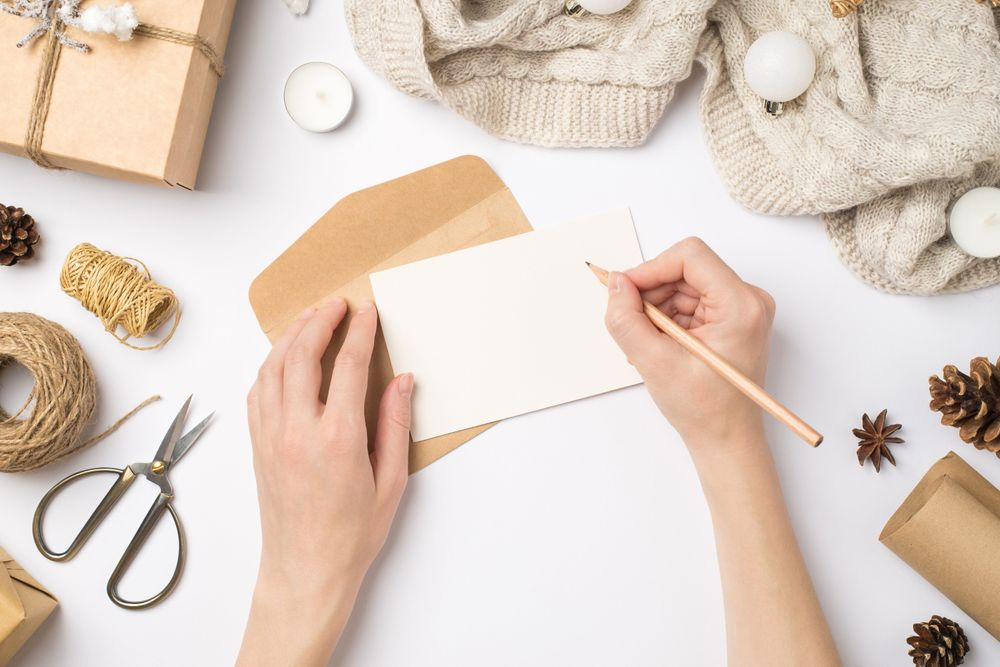 Spreading holiday cheer: Crafting seasonal statements for emails with support of Typinator